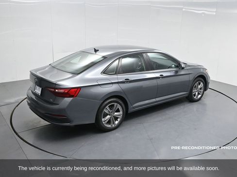Used 2022 Volkswagen Jetta SE image 53
