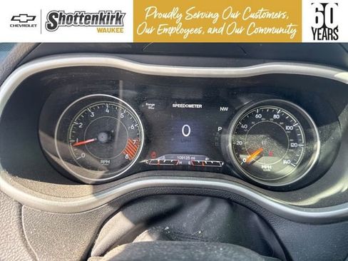 Used 2015 Jeep Cherokee Trailhawk w/ Comfort/Convenience Group image 30