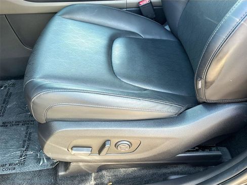 Used 2025 Kia Carnival FWD image 19