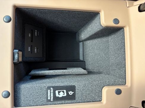 Certified 2025 Porsche Macan image 22