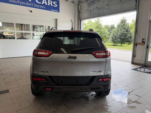 Used 2016 Jeep Cherokee Trailhawk w/ Comfort/Convenience Group AWD/4WD image 5