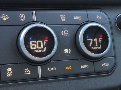 Used 2025 Land Rover Defender 110 S image 21