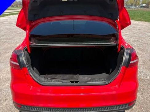 Used 2017 Ford Focus SE FWD image 6