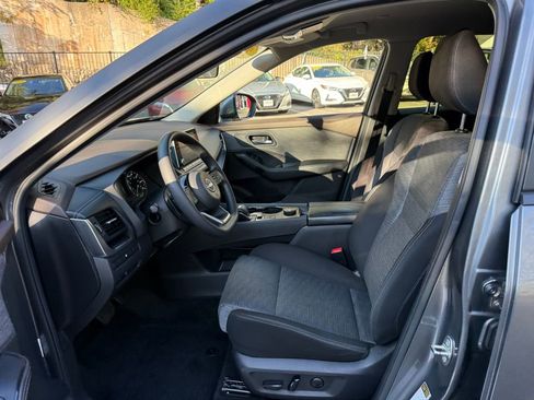 Used 2023 Nissan Rogue SV image 17