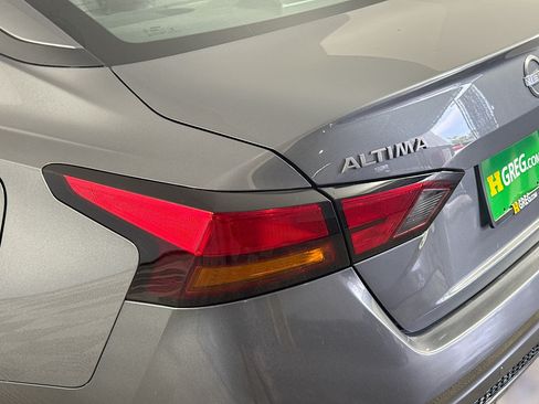 Used 2025 Nissan Altima 2.5 SV FWD image 36