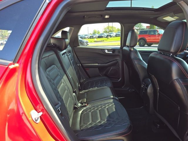 Used 2024 Ford Escape ST-Line Elite w/ Premium Technology Package AWD/4WD image 17