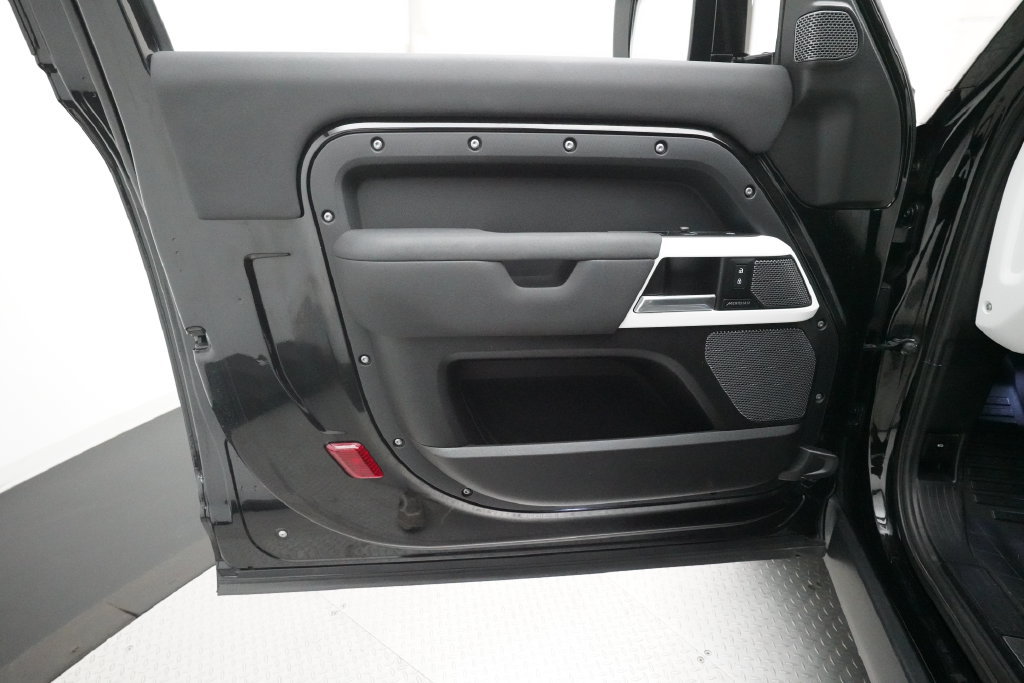 Used 2022 Land Rover Defender 90 X-Dynamic S AWD/4WD image 26