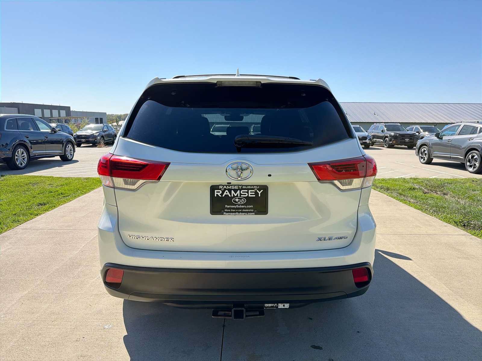 Used 2019 Toyota Highlander XLE AWD/4WD image 5