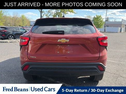Used 2024 Chevrolet Trax LS FWD image 7