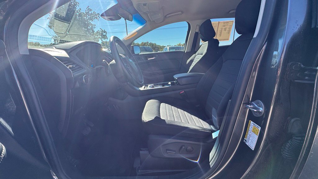 Used 2020 Ford Edge SE FWD image 18