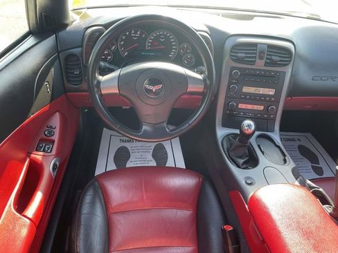 Used 2007 Chevrolet Corvette Coupe w/ Performance Package RWD image 10