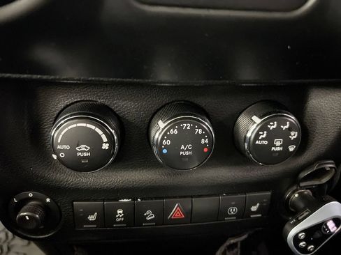 Used 2014 Jeep Wrangler Unlimited Sahara w/ Connectivity Group AWD/4WD image 15