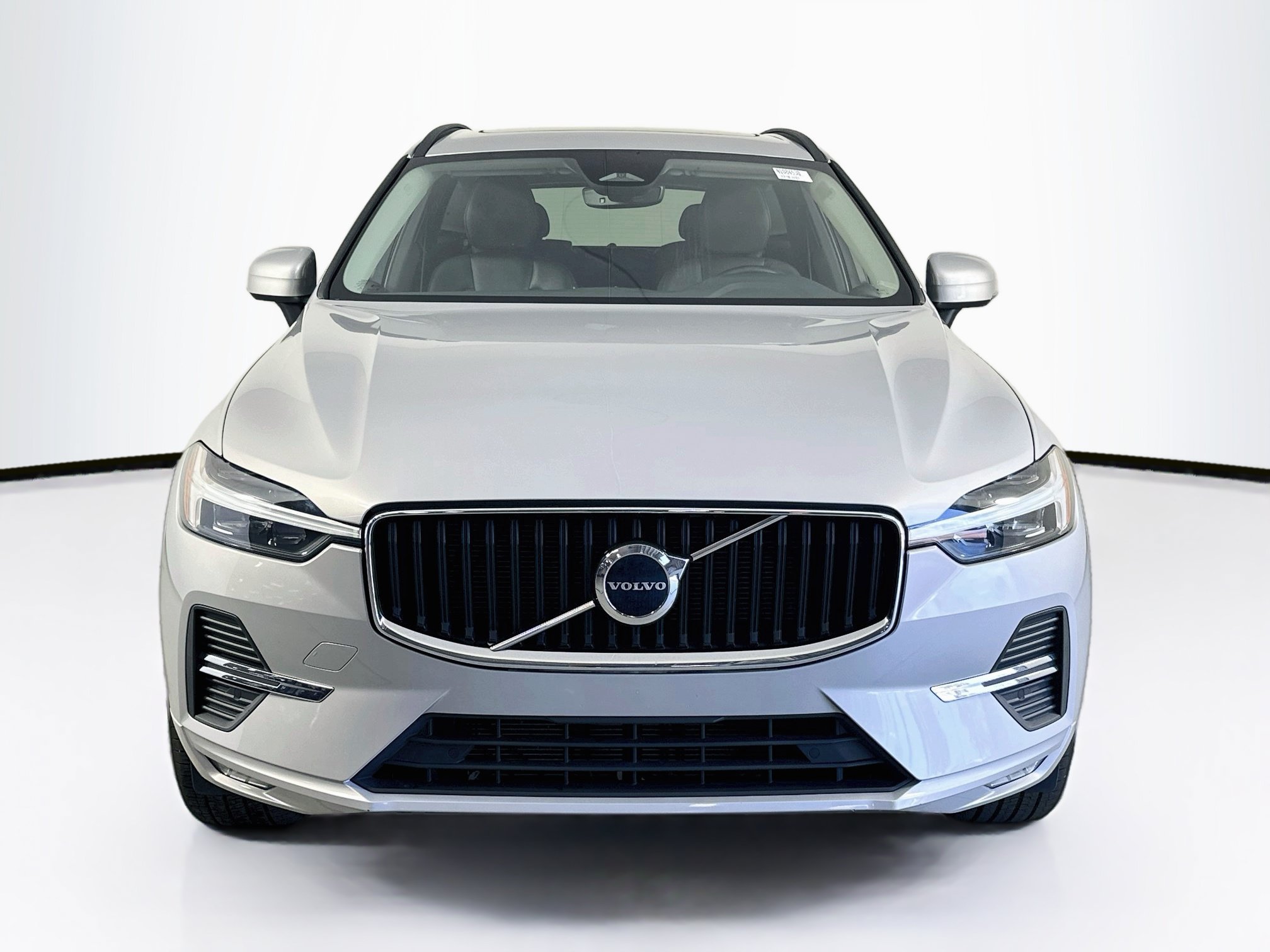 Used 2022 Volvo XC60 B5 Momentum w/ Protection Package Premier FWD image 2