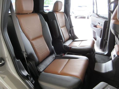 Used 2026 Lexus GX 550 w/ Accessory Package (2T) AWD/4WD image 23