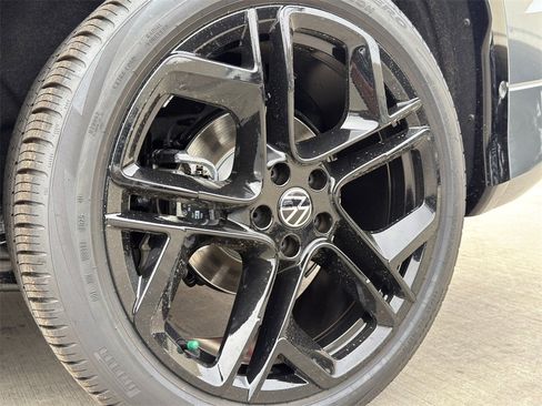 New 2026 Volkswagen Tiguan SE R-Line image 7