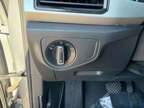 Used 2021 Volkswagen Atlas SEL AWD/4WD image 32