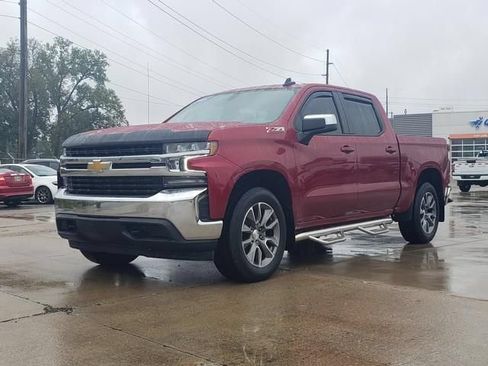 Used 2021 Chevrolet Silverado 1500 LT w/ Z71 Off-Road Package AWD/4WD image 9