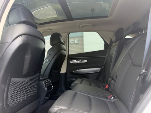Used 2023 Genesis GV70 2.5T w/ Select Package AWD/4WD image 19