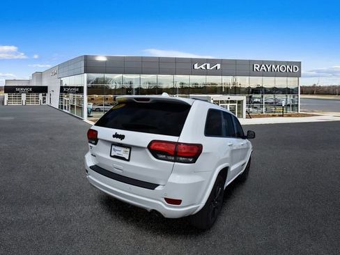 Used 2020 Jeep Grand Cherokee Altitude AWD/4WD image 4