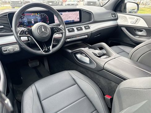 Used 2025 Mercedes-Benz GLS 450 4MATIC image 36