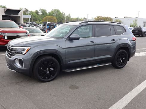 Used 2024 Volkswagen Atlas SE image 7