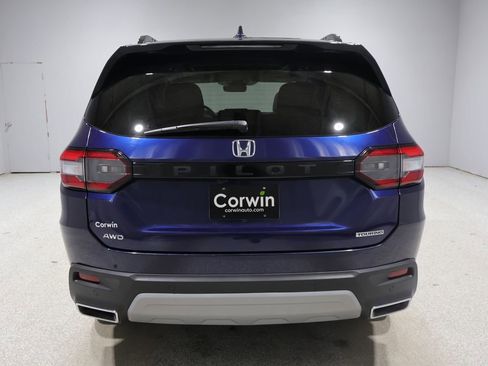 Used 2025 Honda Pilot Touring image 3