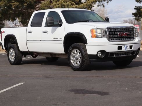 Used 2014 GMC Sierra 2500 Denali image 2