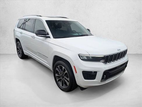 Used 2021 Jeep Grand Cherokee L Overland w/ Luxury Tech Group IV AWD/4WD image 3