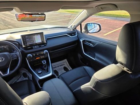 Used 2020 Toyota RAV4 Limited image 21