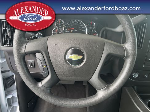 Used 2025 Chevrolet Express 3500 LT w/ LT Preferred Equipment Group RWD image 11