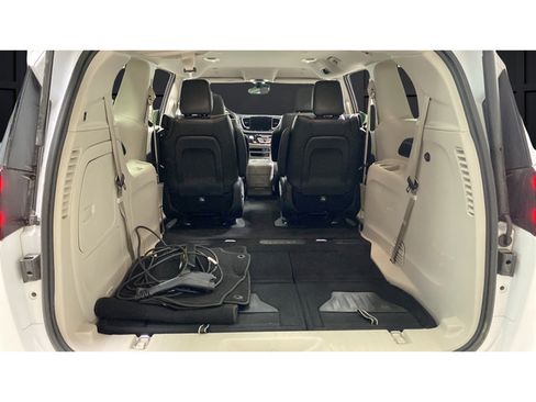 Used 2022 Chrysler Pacifica Touring-L FWD image 27