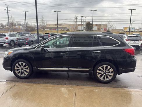 Used 2017 Subaru Outback 2.5i Touring image 6