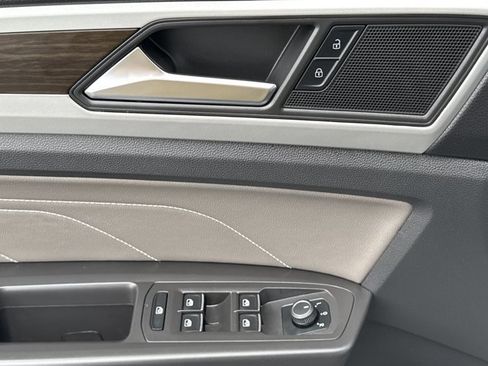 Used 2023 Volkswagen Atlas SE w/ Panoramic Sunroof Package FWD image 18