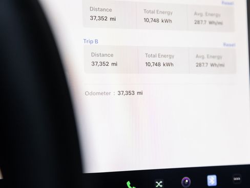 Used 2022 Tesla Model S Plaid image 22