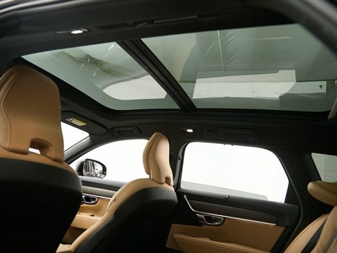 Certified 2025 Volvo V90 B6 Cross Country Ultra AWD/4WD image 26