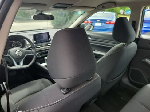 Used 2025 Nissan Altima 2.5 SV FWD image 13
