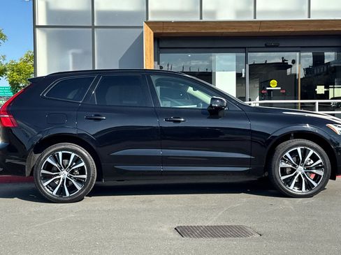Used 2024 Volvo XC60 B5 Plus w/ Protection Package Premier AWD/4WD image 9