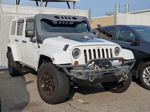 Used 2012 Jeep Wrangler Unlimited Sahara AWD/4WD image 2