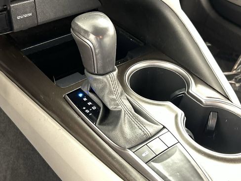 Used 2022 Toyota Camry SE image 15