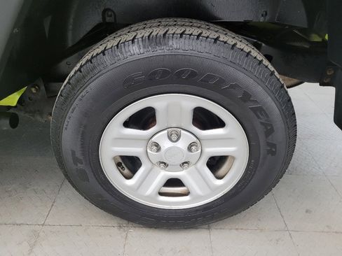 Used 2016 Jeep Wrangler Unlimited Sport w/ Connectivity Group image 31