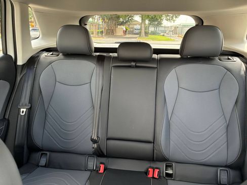 Used 2026 Volkswagen Tiguan SE FWD image 35
