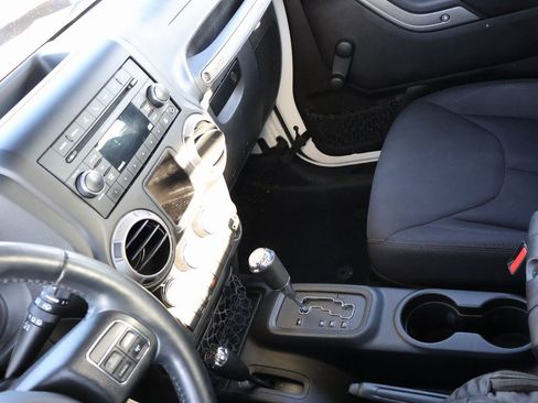 Used 2015 Jeep Wrangler Sport w/ Connectivity Group image 17