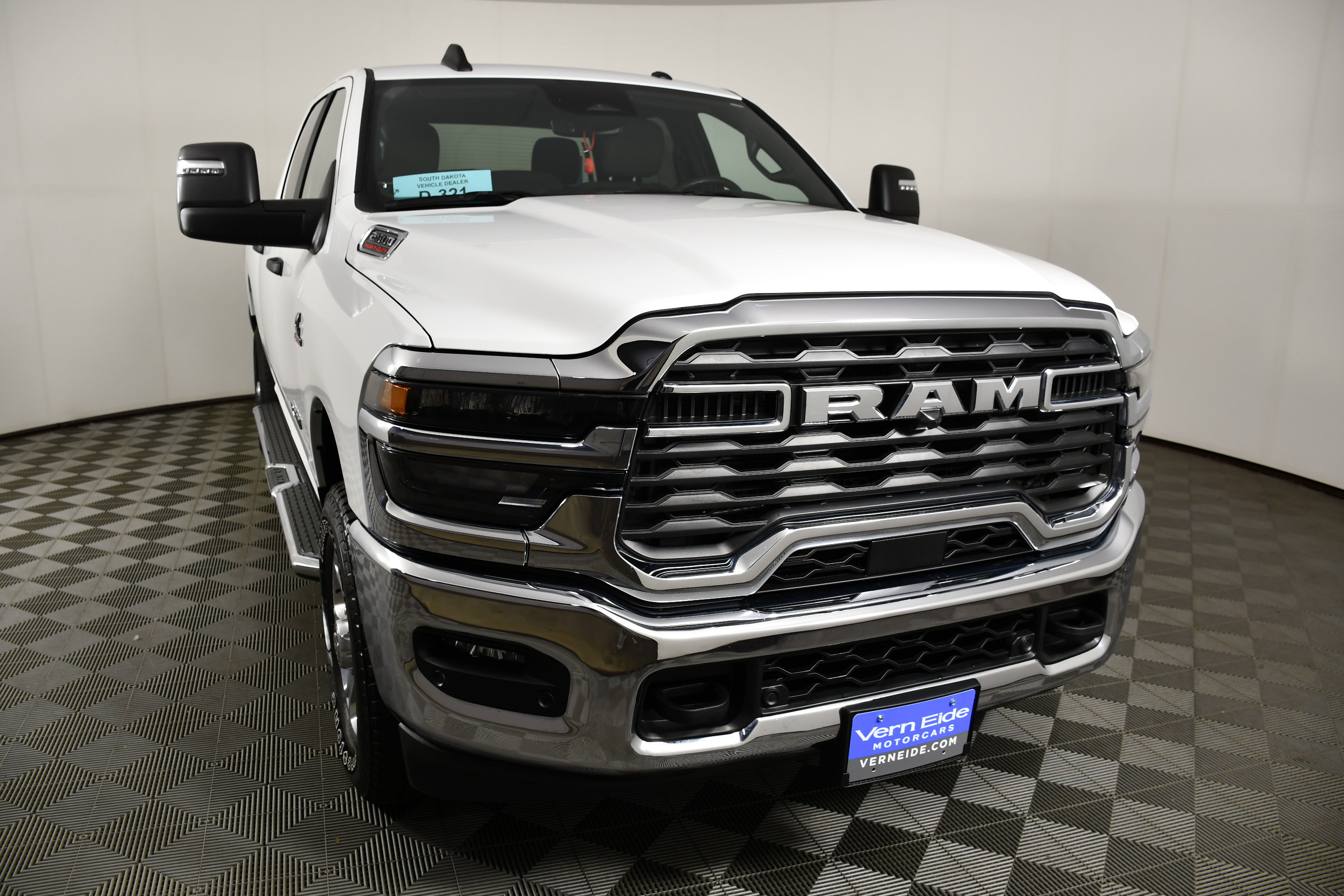 Used 2025 RAM 2500 Big Horn AWD/4WD image 3