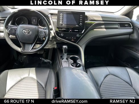 Used 2022 Toyota Camry SE FWD image 15