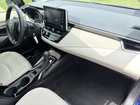 Used 2020 Toyota Corolla LE FWD image 9