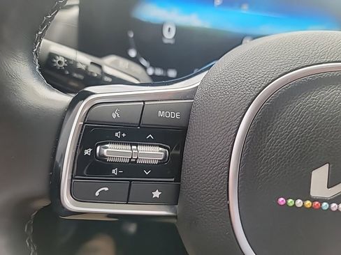 Used 2023 Kia Carnival SX Prestige FWD image 18