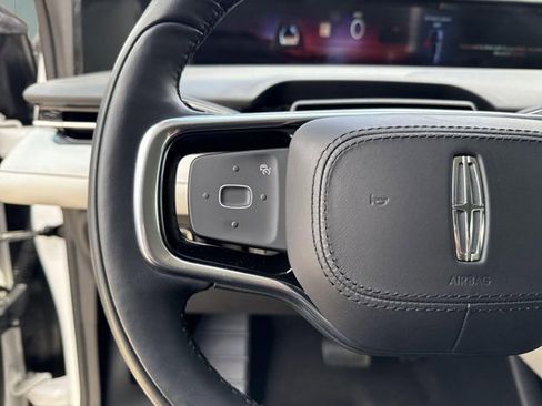 Used 2024 Lincoln Nautilus Premier AWD/4WD image 14