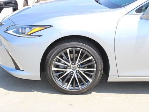 Certified 2023 Lexus ES 350 w/ Premium Package FWD image 4