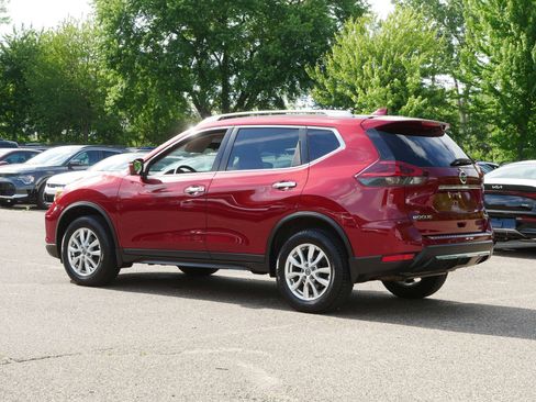 Used 2018 Nissan Rogue SV w/ Sun & Sound Touring Package AWD/4WD image 5