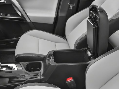 Used 2018 Toyota RAV4 Limited image 15